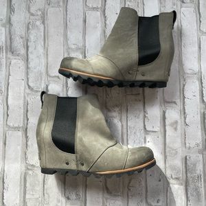 Sorel Lea Wedge Joan of Arctic Wedge Chelsea Quarry Grey Black Sz 10
